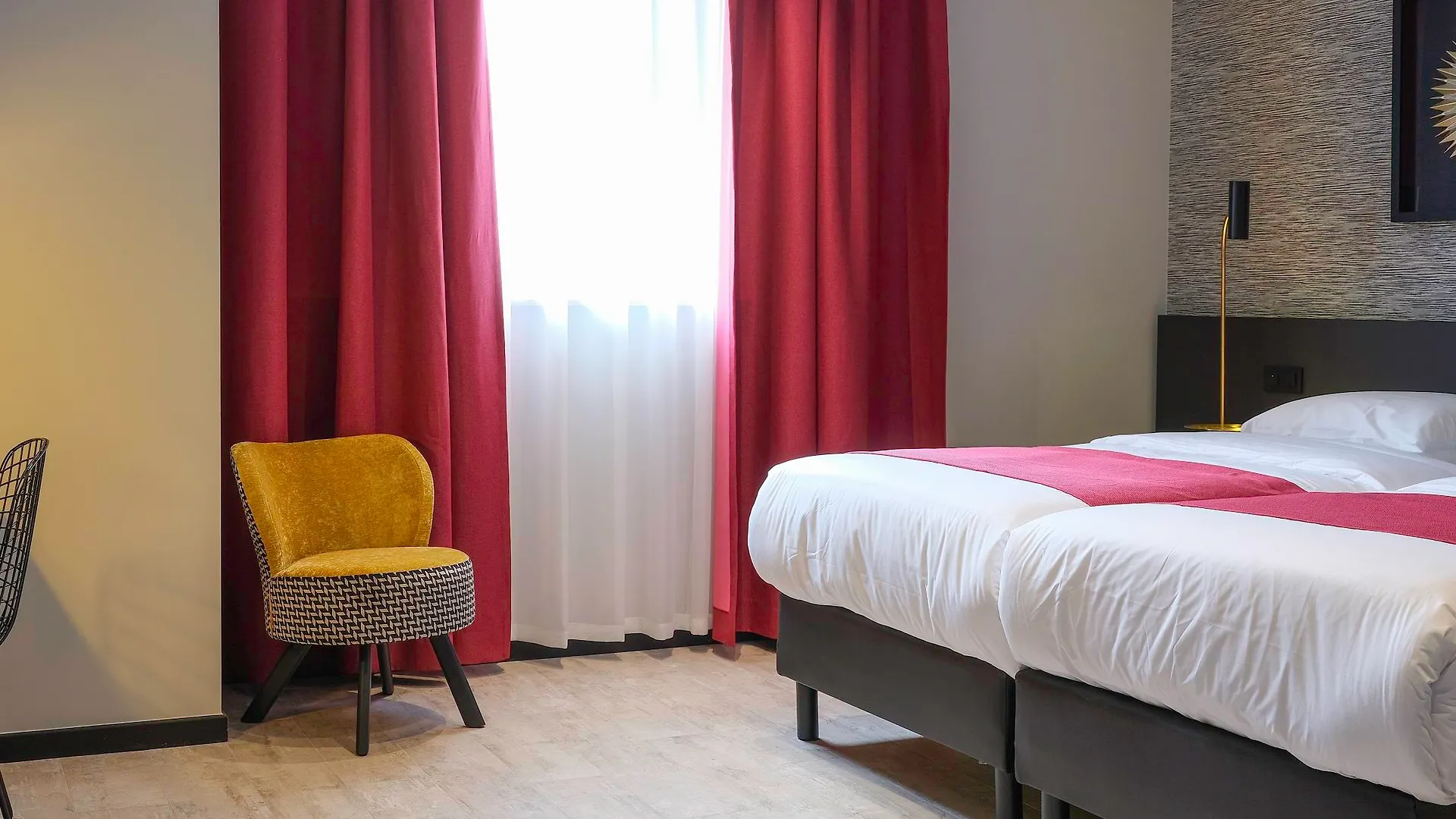 Amory Hotel By Hyllit Antwerp 3*,